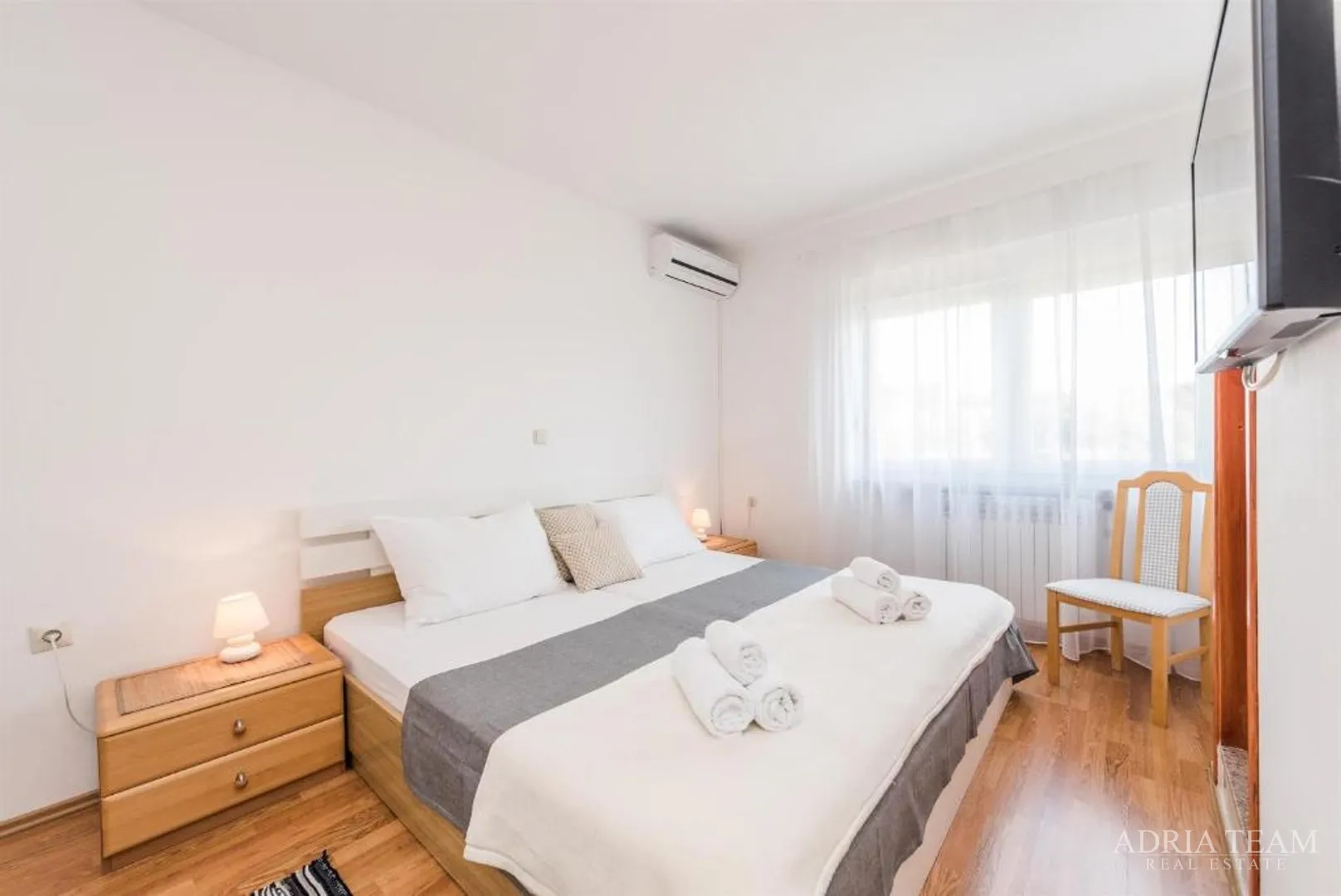 hotel - sukošan, prvi red do mora - slika 2