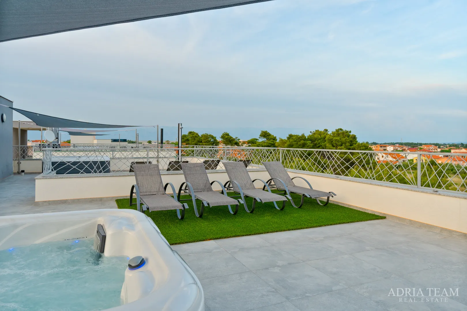 ekskluzivan apartman s krovnom terasom i jacuzzijem - vir - slika 3