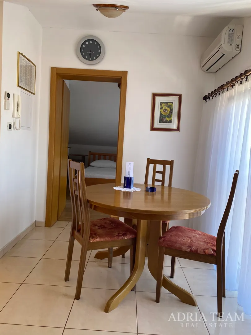 apartmanska kuća s bazenom - slika 17