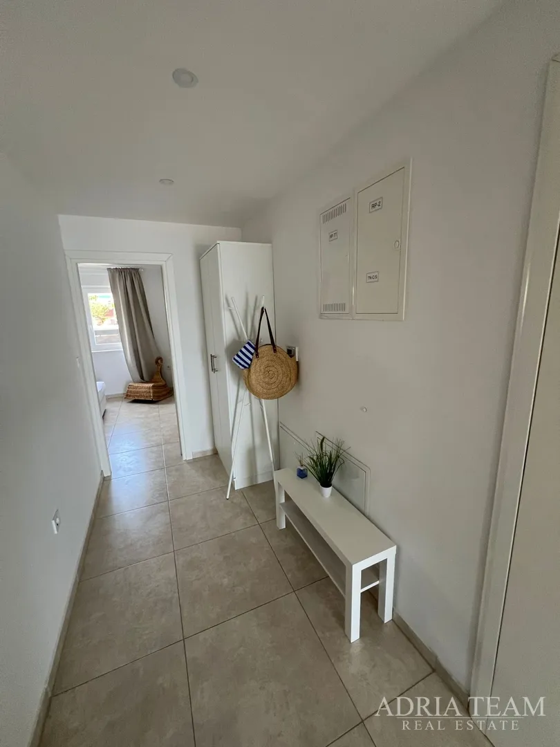 apartmani u prvom redu do mora, moderno uređenje, malo korišteni, bibinje - slika 37