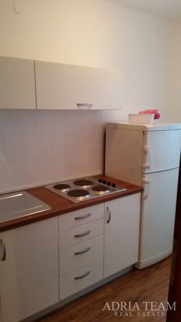 apartmanska kuća 100 m od mora, odlična lokacija - novalja, pag - slika 13