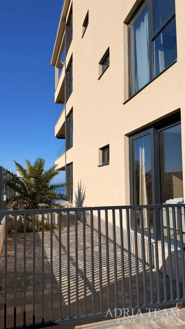 apartman prvi red do mora s bazenom - povljana, pag - slika 12
