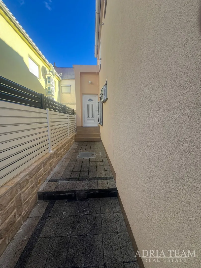 kuća s dvije stambene jedinice, 50 m od mora - vir, južna strana - slika 46