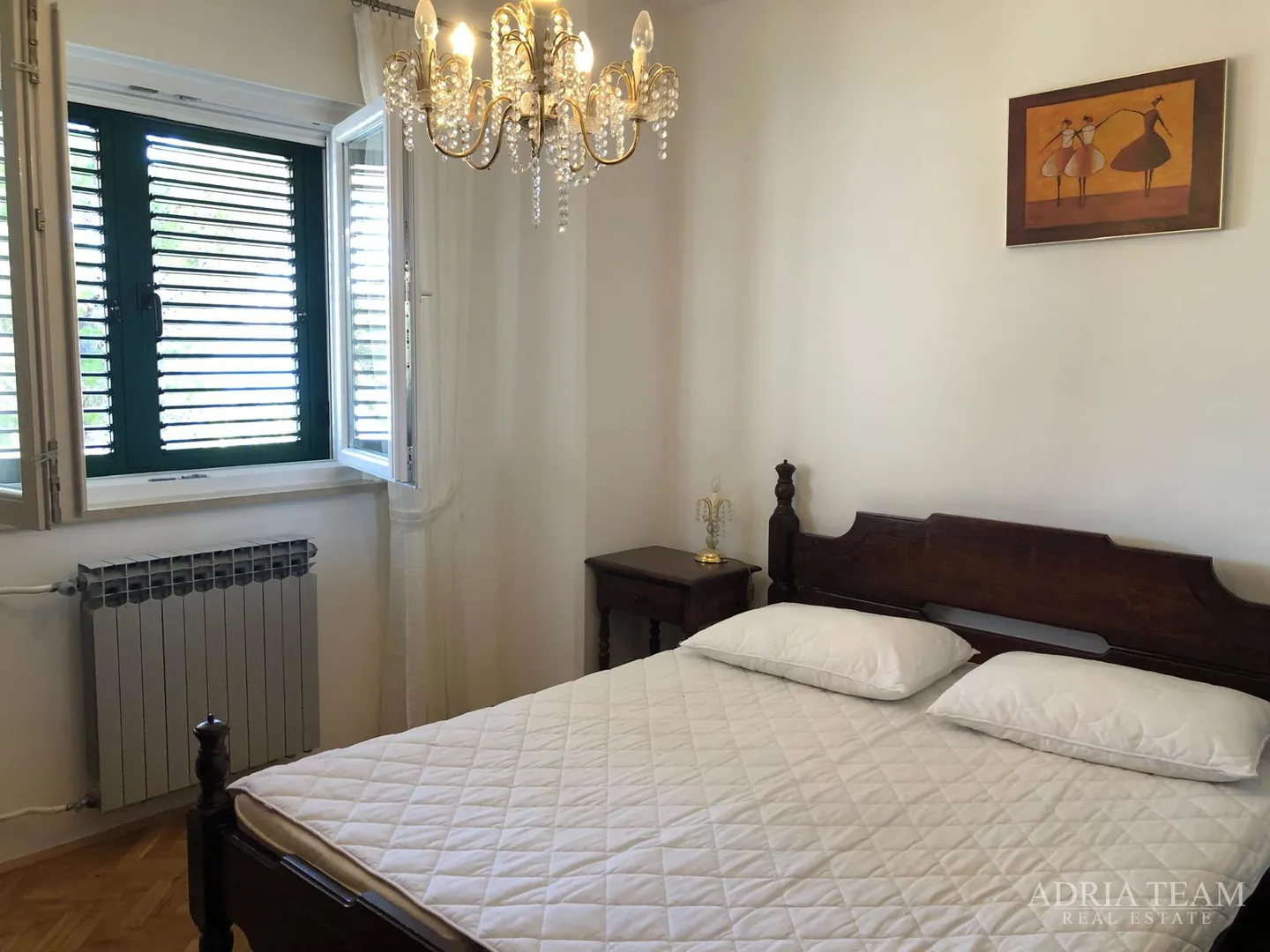 prekrasna dvokatnica s tri apartmana u prvom redu do mora – stara novalja, otok pag - slika 9