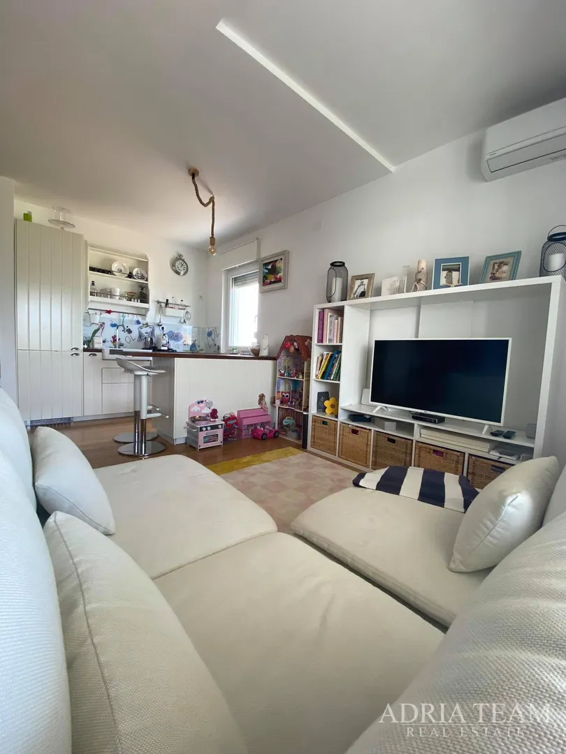 apartman s 3 spavaće sobe, 1. red do mora, povljana - pag - slika 12