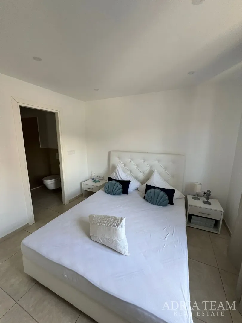 apartmani u prvom redu do mora, moderno uređenje, malo korišteni, bibinje - slika 11