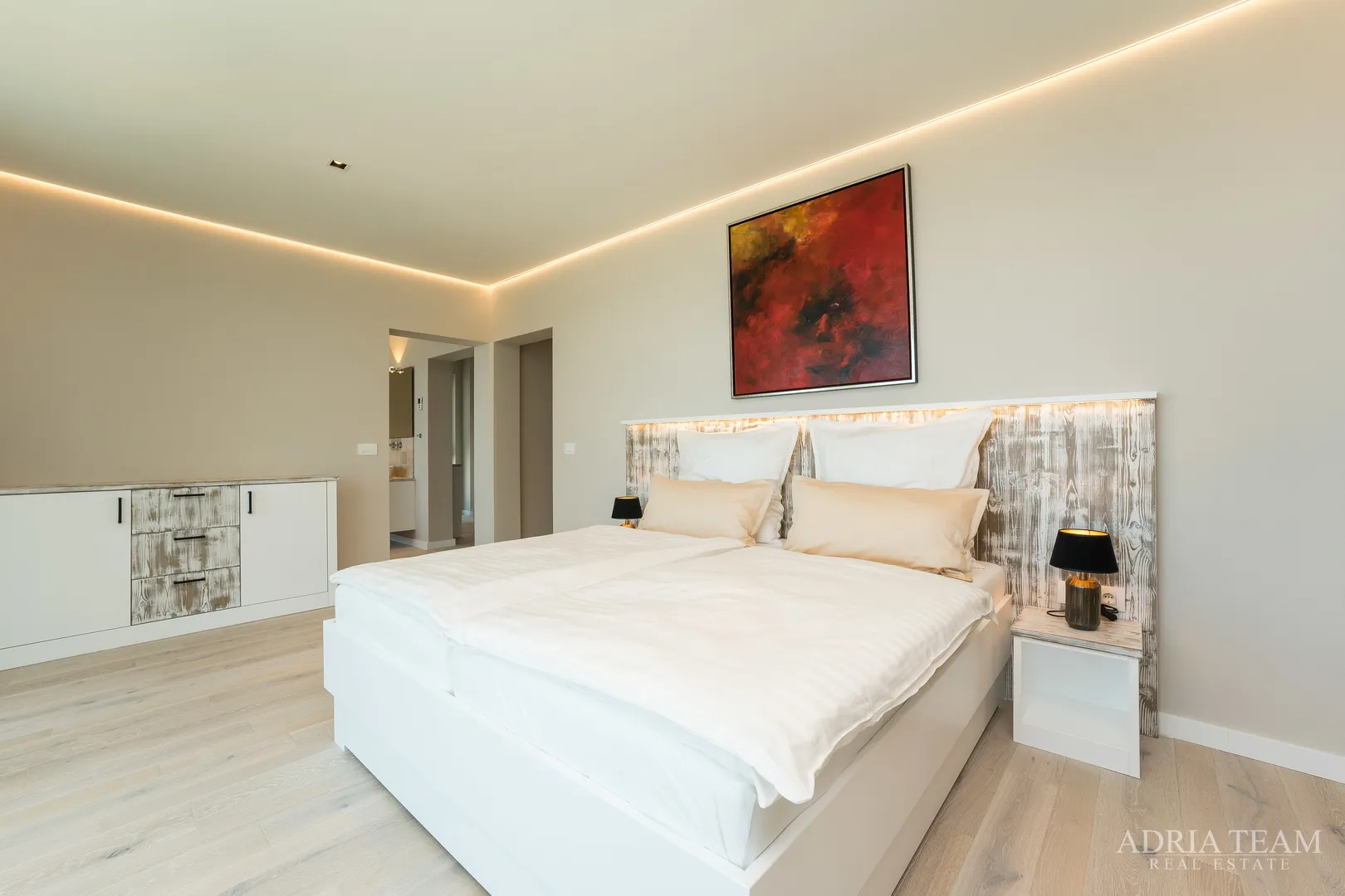 vila u drugom redu do mora - ljubač - slika 5