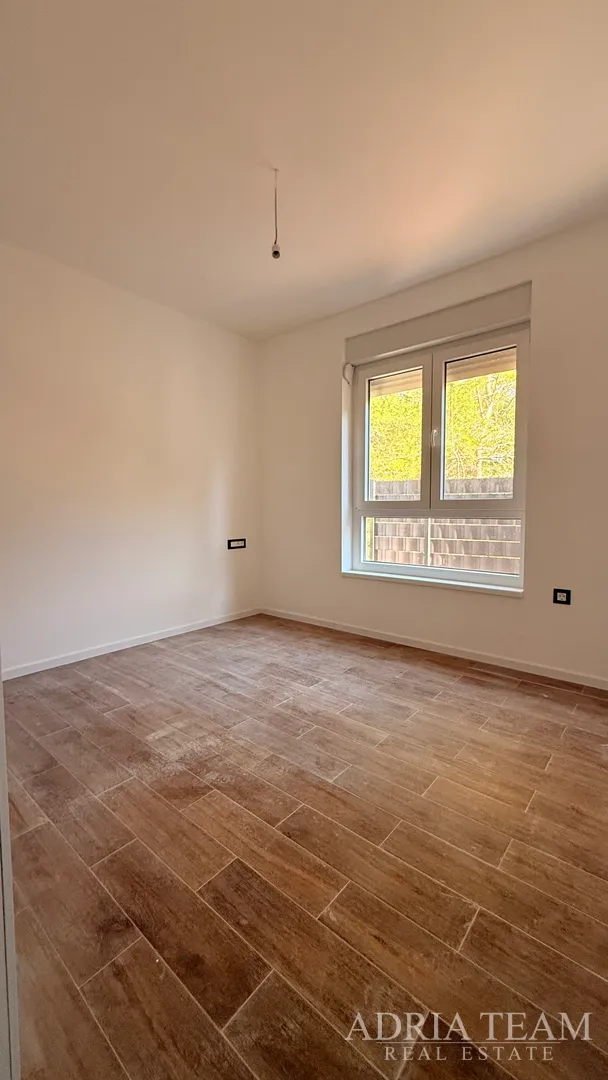 stambena zgrada (3 stana) 550 m udaljenost od mora, lokacija:vir - slika 7