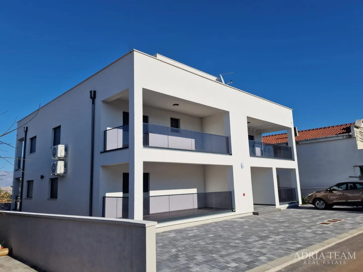 apartmani u stambenoj zgradi u prizemlju, novogradnja - vir - slika 3