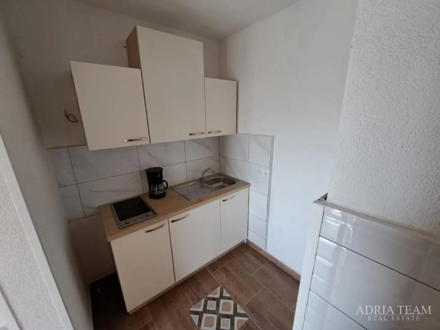 trosobni apartman s pogledom na more - maslenica - slika 11