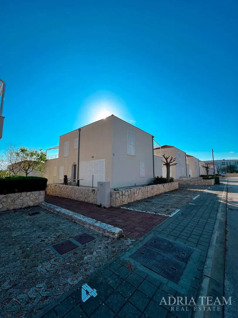 apartman s dvije terase, drugi red do mora - petrčane - slika 4