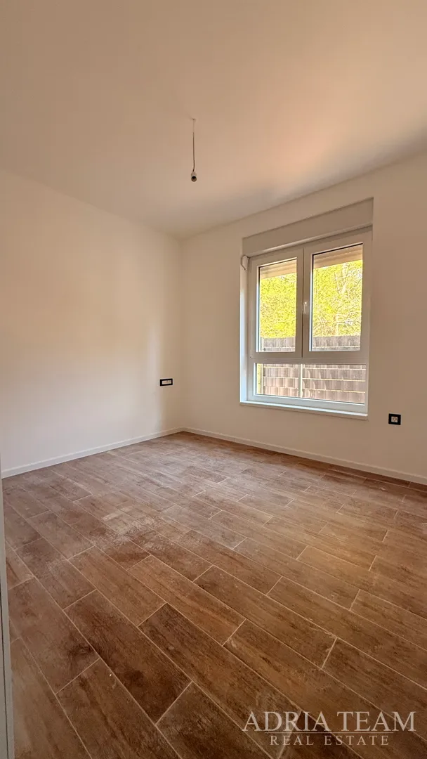 stambena zgrada (3 stana) 550 m udaljenost od mora, lokacija:vir - slika 7