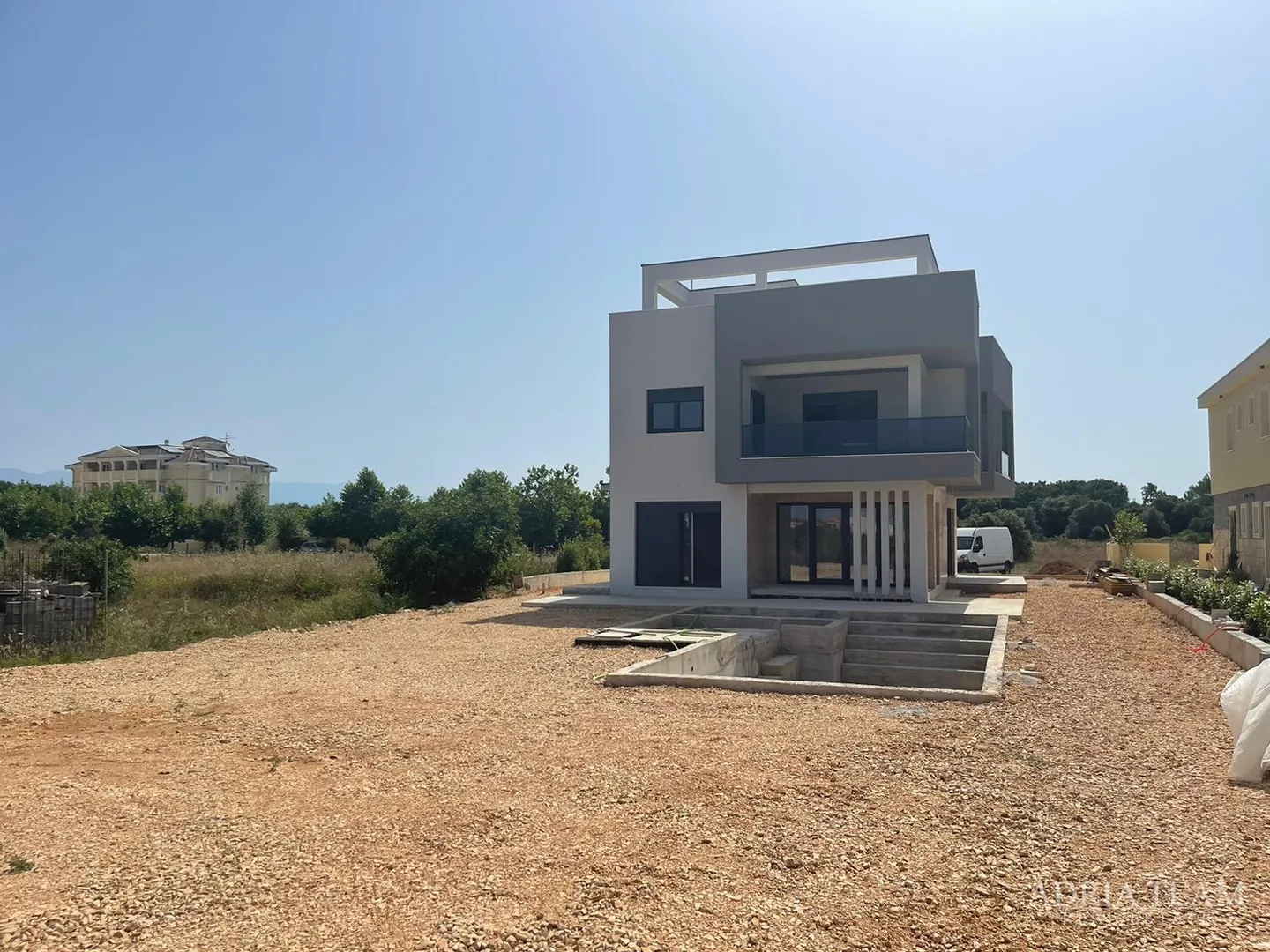 vila s bazenom u novogradnji - zaton - slika 7