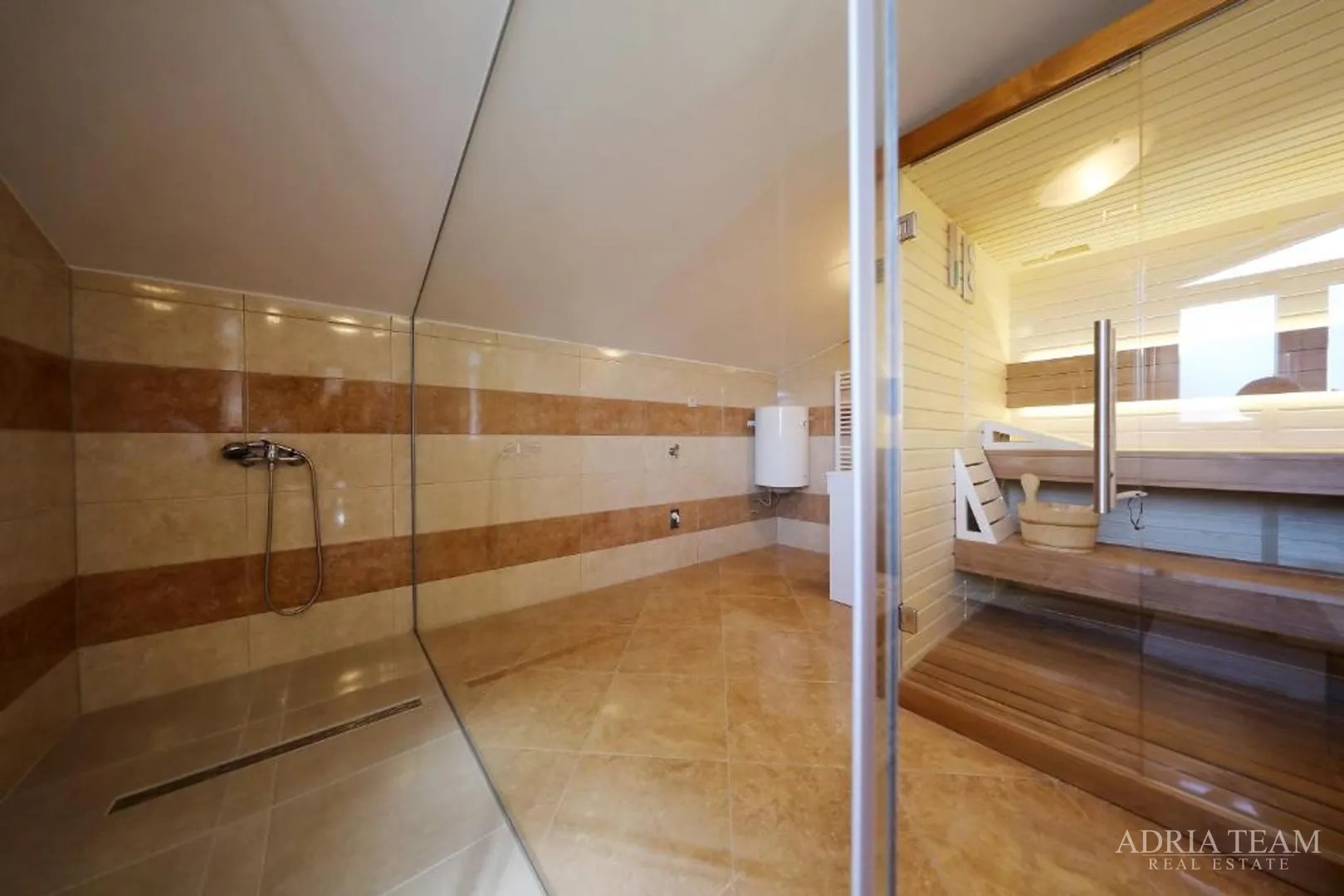 vila s bazenom i pogledom na more, 600 m od mora, privlaka - zadar - slika 13