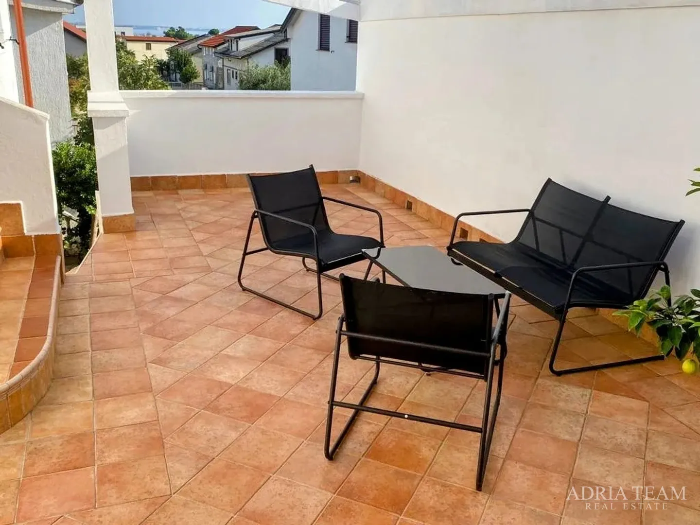 preuređena kuća s pogledom na more i 4 stambene jedinice - vir - slika 19