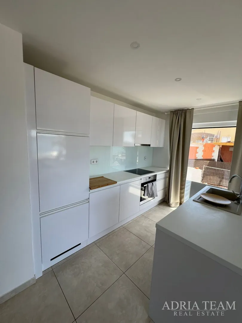 apartmani u prvom redu do mora, moderno uređenje, malo korišteni, bibinje - slika 28