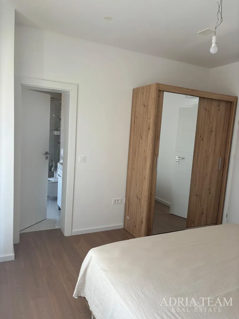 kuća s garažom te otvorenim pogledom na more i planine - vir - slika 10