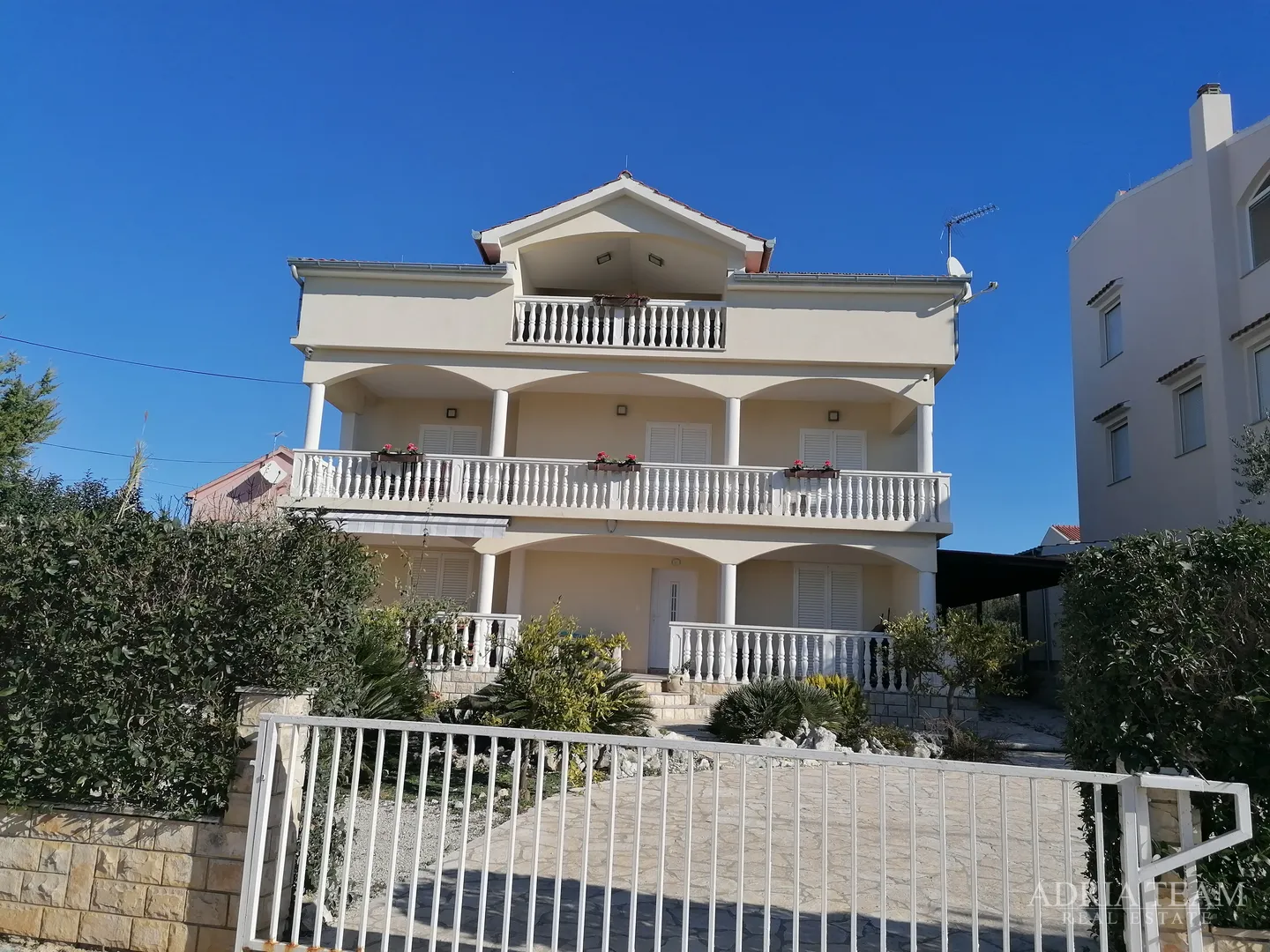 apartmanska kuća s 3 apartmana, 120 m od mora, petrčane - zadar - slika 4