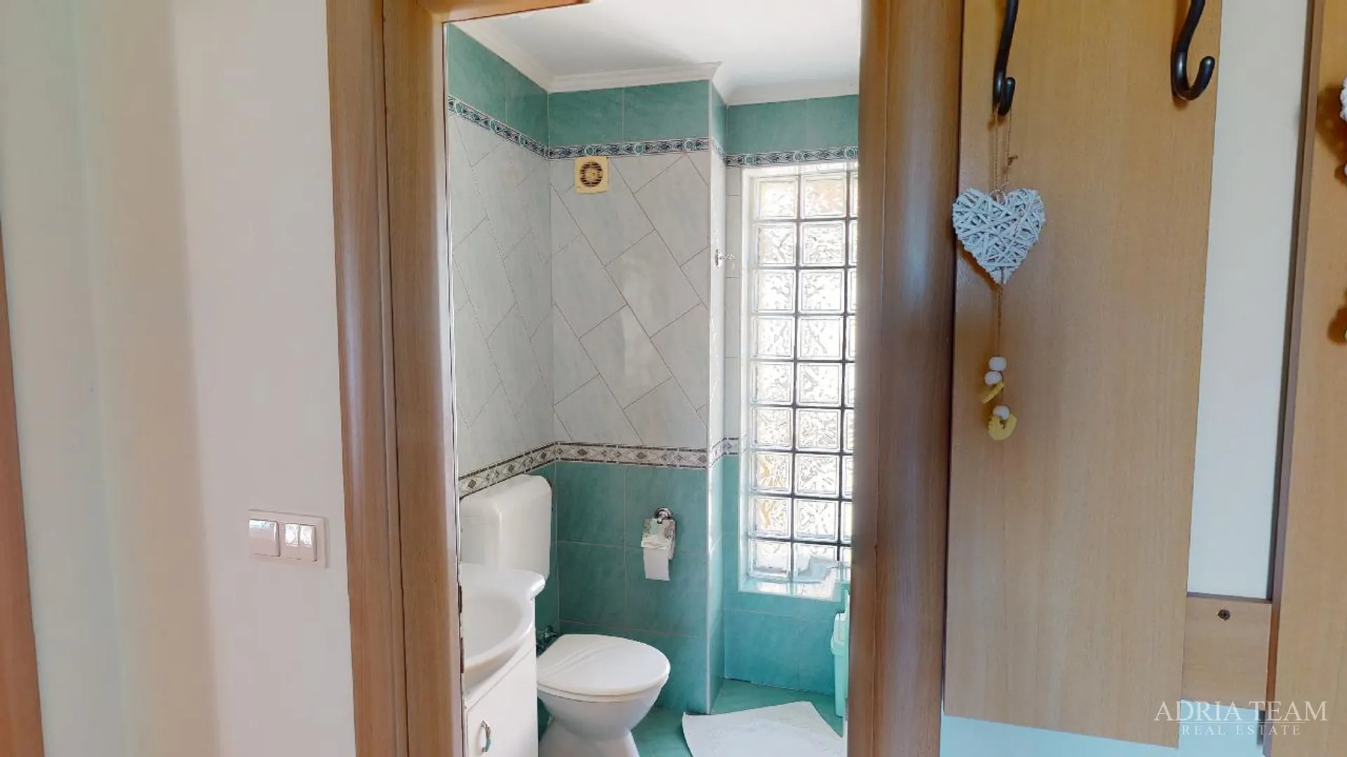 hotel s konobom i krovnom terasom, 1. red do mora - sukošan - slika 68