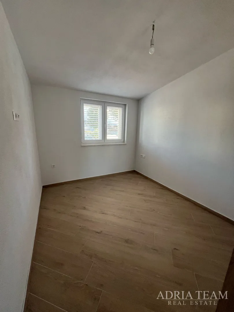 polovica kuće s velikim vrtom - šimuni, pag - slika 29