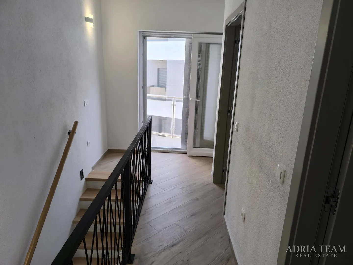 polovica kuće s velikim vrtom - šimuni, pag - slika 27