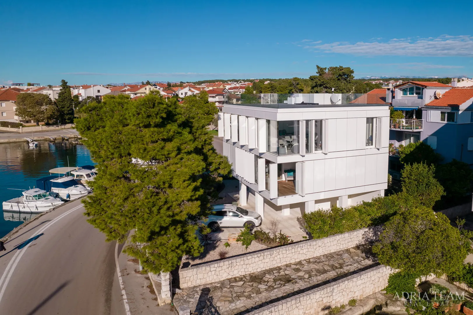vila u prvom redu do mora, moderna arhitektura, prostrana krovna terasa - brodarica, zadar - slika 2