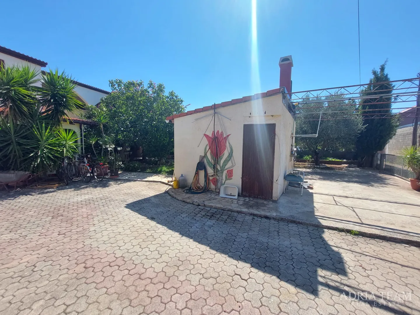 apartmanska kuća s velikim dvorištem, mirna i tiha pozicija - vir - slika 4