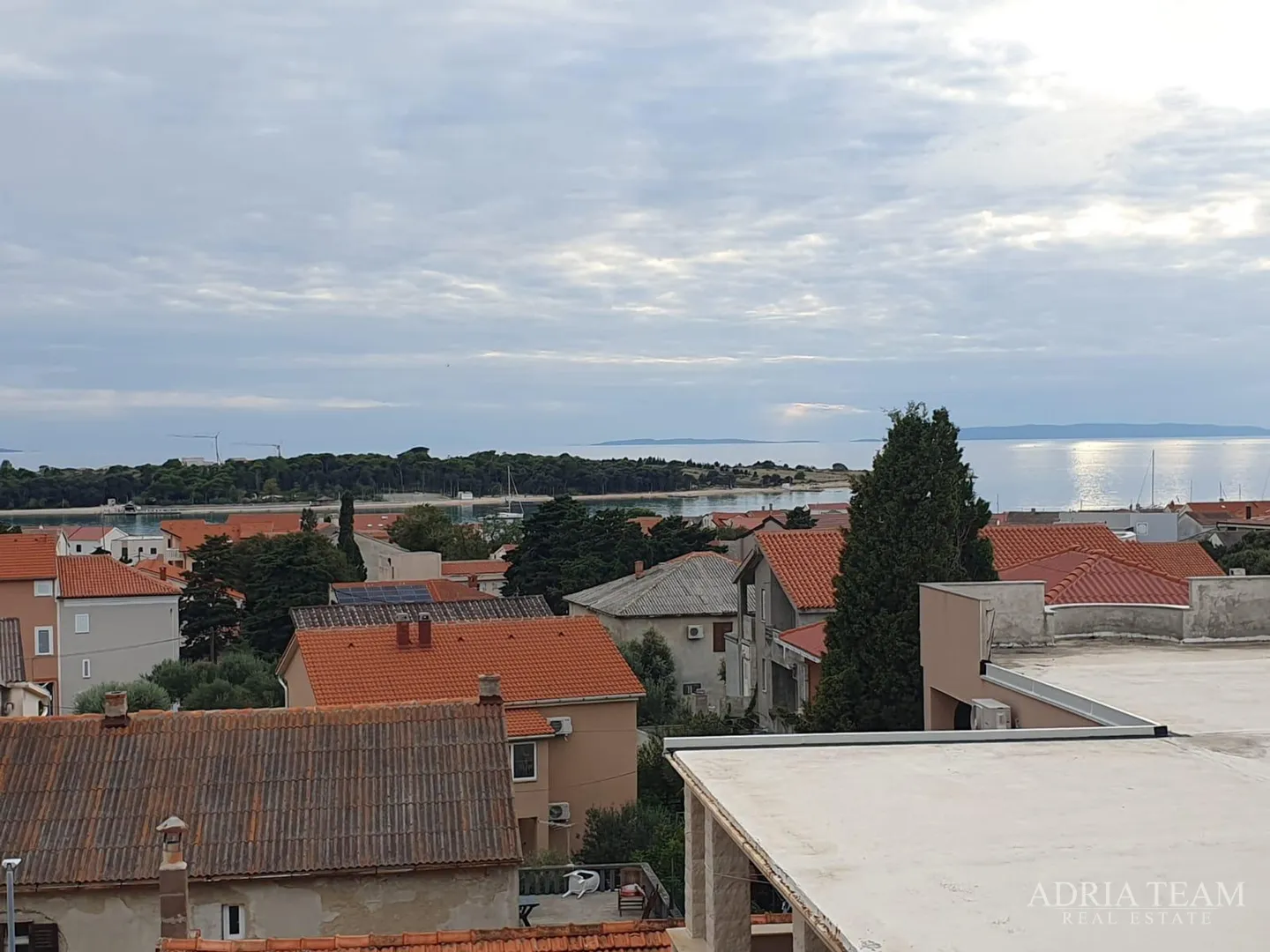 kuća s deset stambenih jedinica blizu centra s pogledom na more - novalja, pag - slika 23