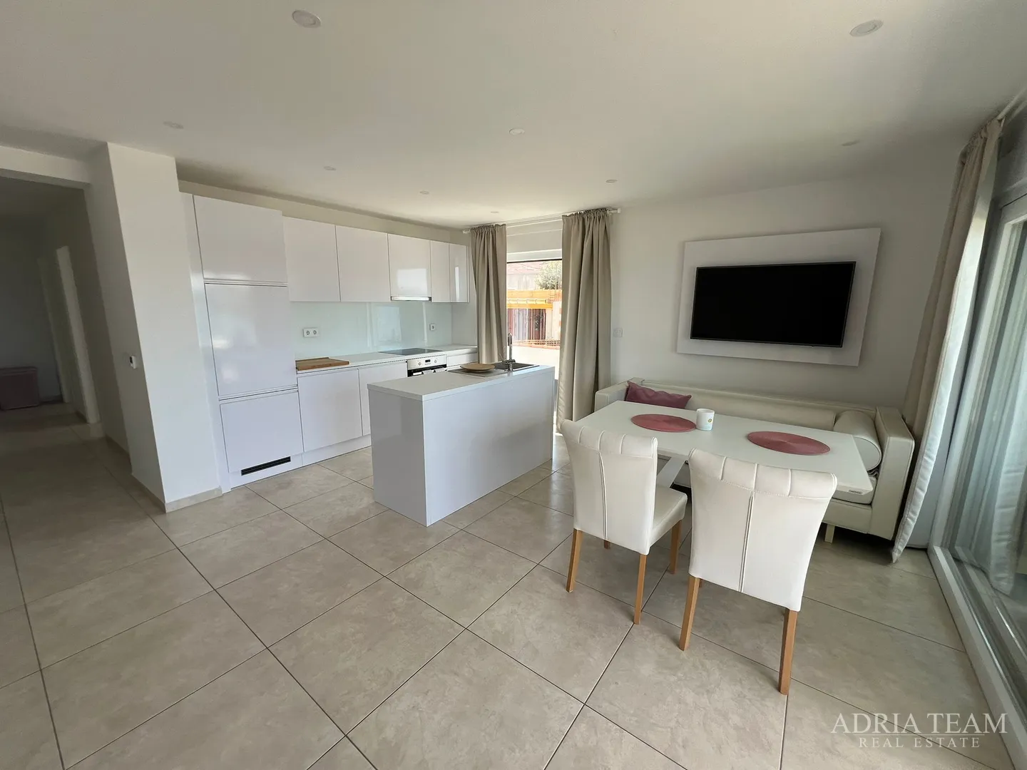 apartmani u prvom redu do mora, moderno uređenje, malo korišteni, bibinje - slika 32