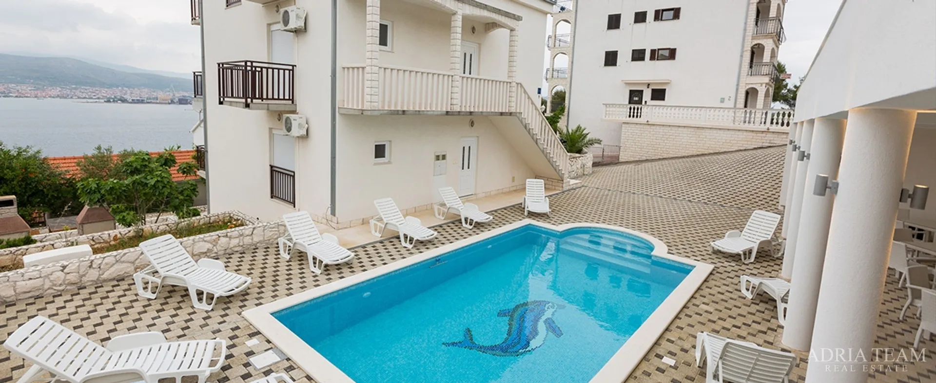 apartmanska kuća s bazenom - slika 6