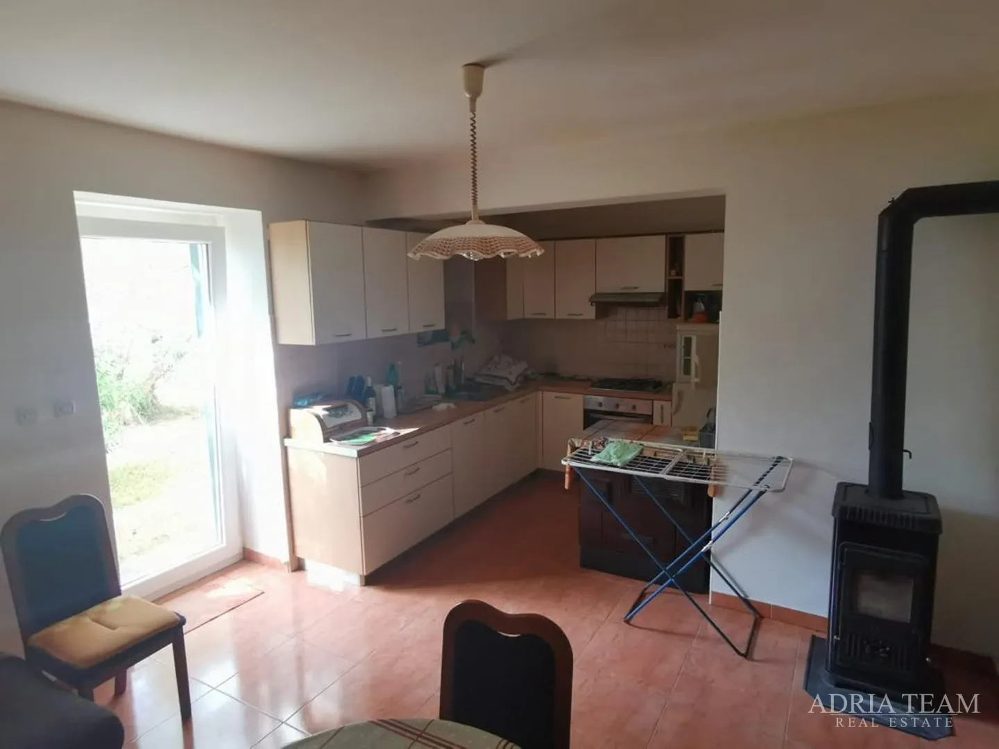 kuća s 3 apartmana i velikom okućnicom - poljana, ugljan - slika 9