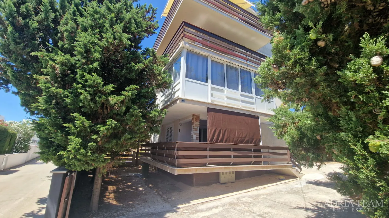TRI RENOVIRANA APARTMANA 400 m OD PLAŽE