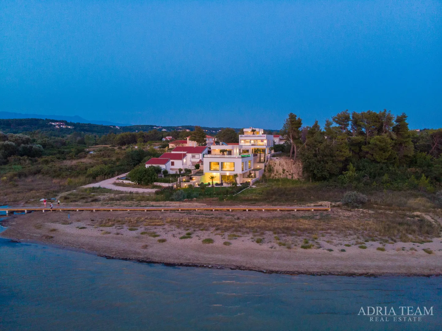 luksuzna vila u prvom redu do mora - ljubač - slika 52