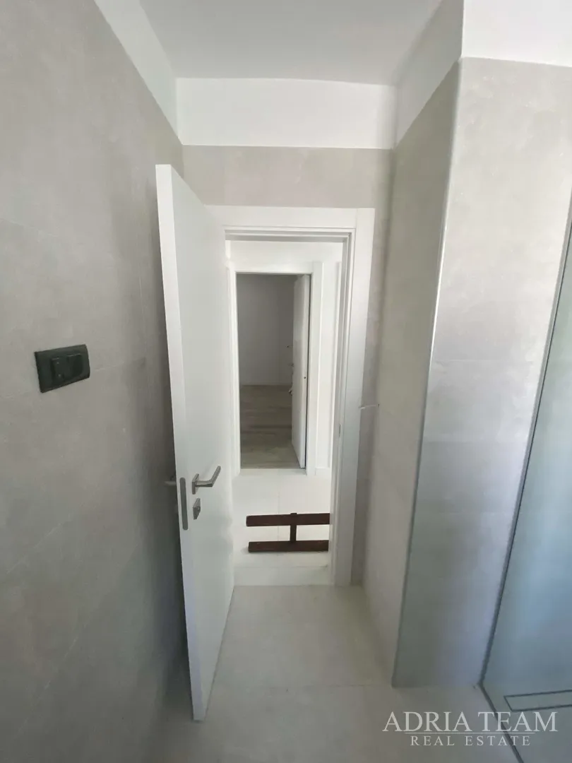 obiteljska kuća s velikim i uređenim dvorištem i bazenom, 400 m od mora, zadar - borik - slika 34