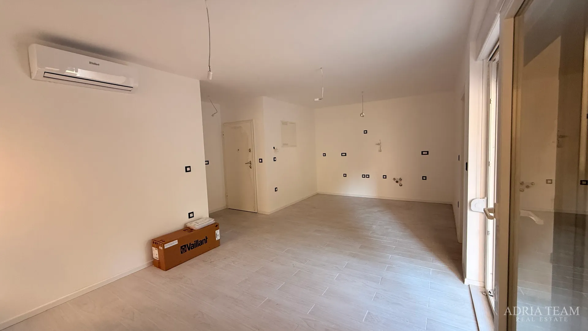 stambena zgrada (3 stana) 550 m udaljenost od mora, lokacija:vir - slika 10