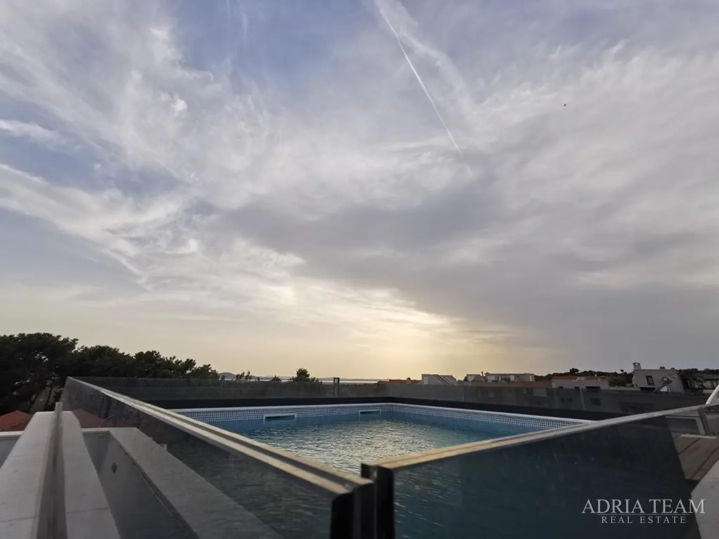 četverosoban stan s krovnom terasom i bazenom, novogradnja - belafuža, zadar - slika 2