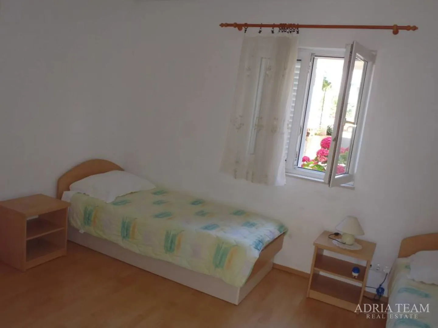kuća u prvom redu do mora, prekrasan pogled iz svih prostorija - brodarica, zadar - slika 3