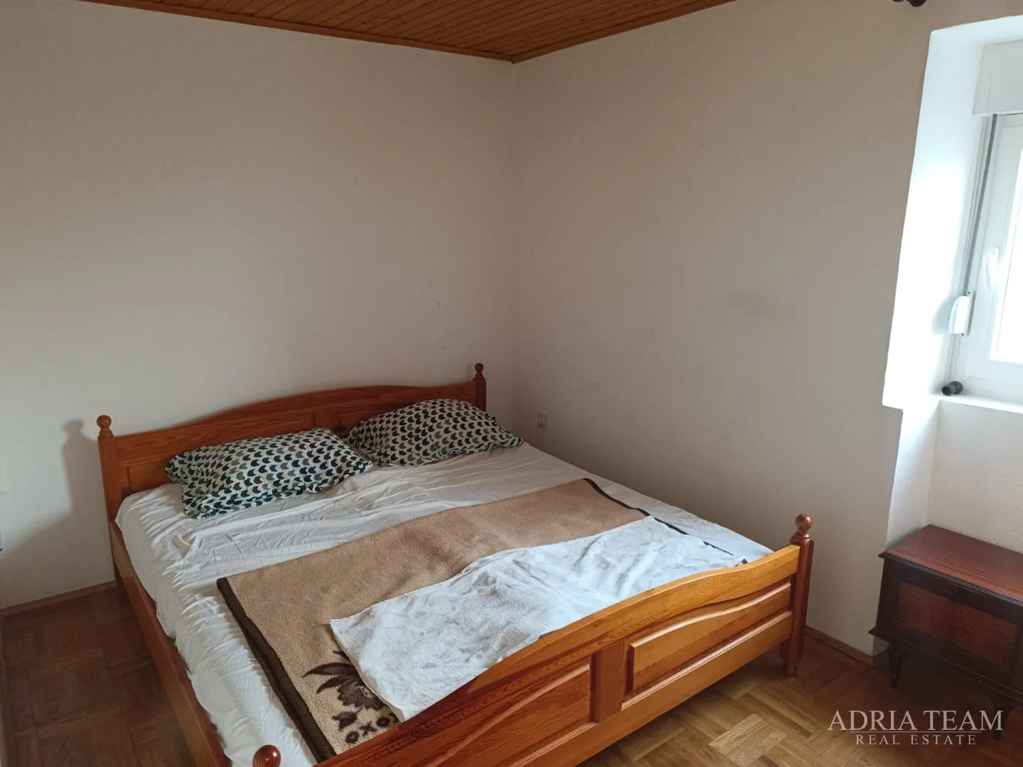 kuća udaljena 650 m od mora, centar - povljana, pag - slika 8