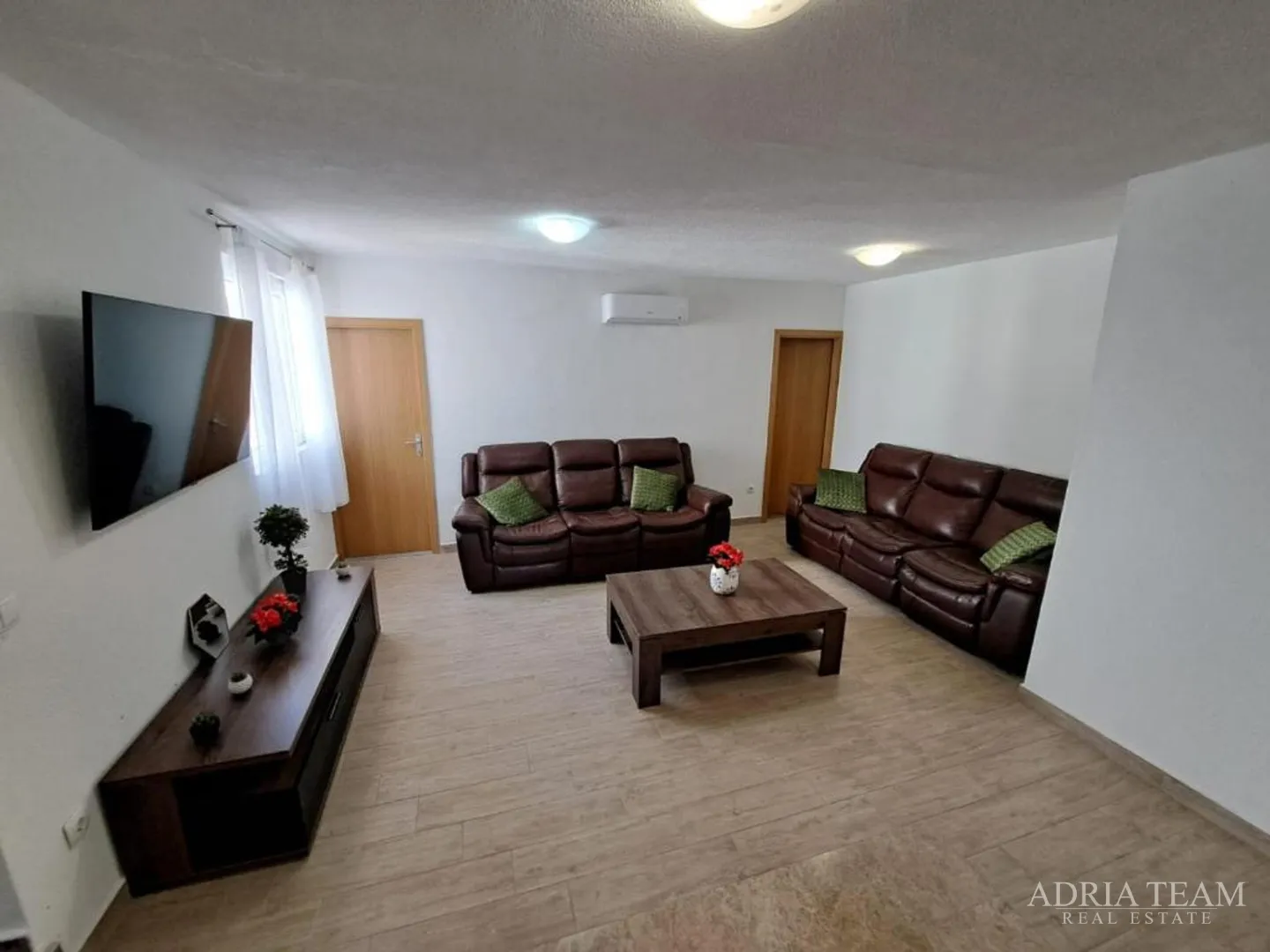 trosobni apartman s pogledom na more - maslenica - slika 8