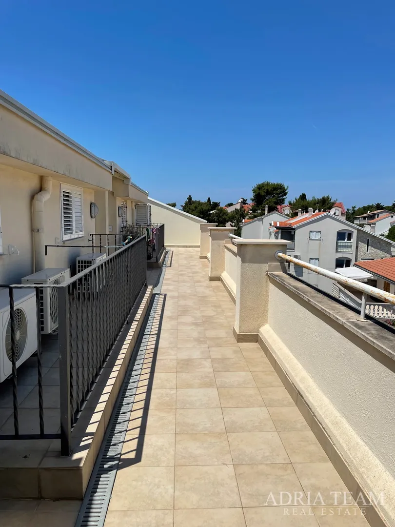 apartman, prvi red do mora, na prekrasnoj plaži s velikom terasom - turanj - slika 5
