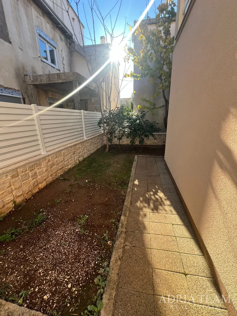 kuća s dvije stambene jedinice, 50 m od mora - vir, južna strana - slika 53