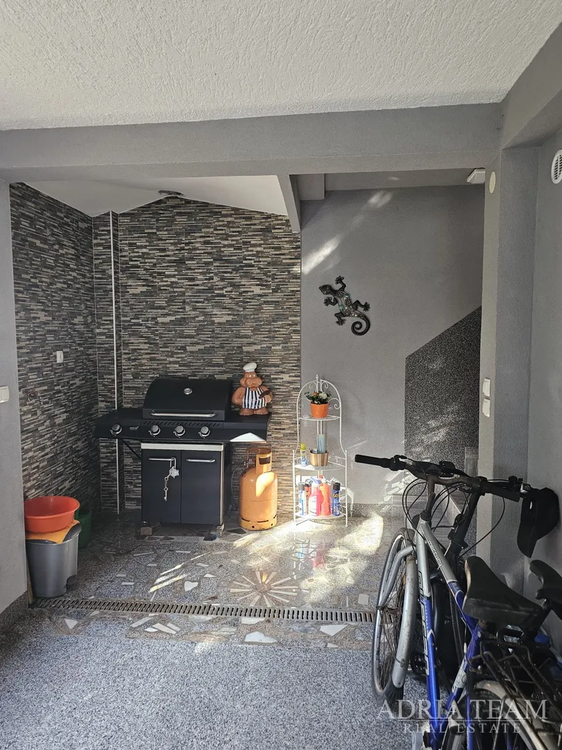 kuća s dvije apartmanske jedinice - vir - slika 22