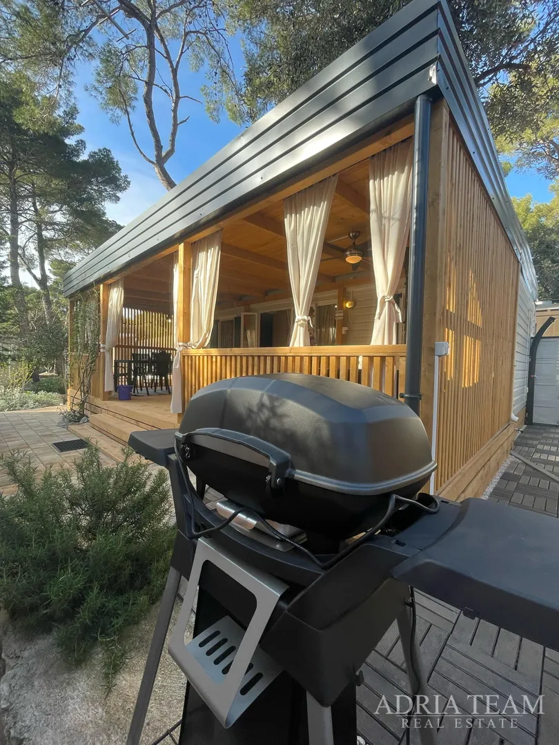 prodaje se potpuno opremljena mobilna kuća – 70 m od mora biograd na moru – camping park soline - slika 6