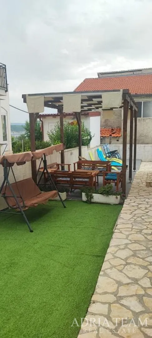 kuća s 3 stambene jedinice i bazenom, pogled na more - maslenica - slika 32