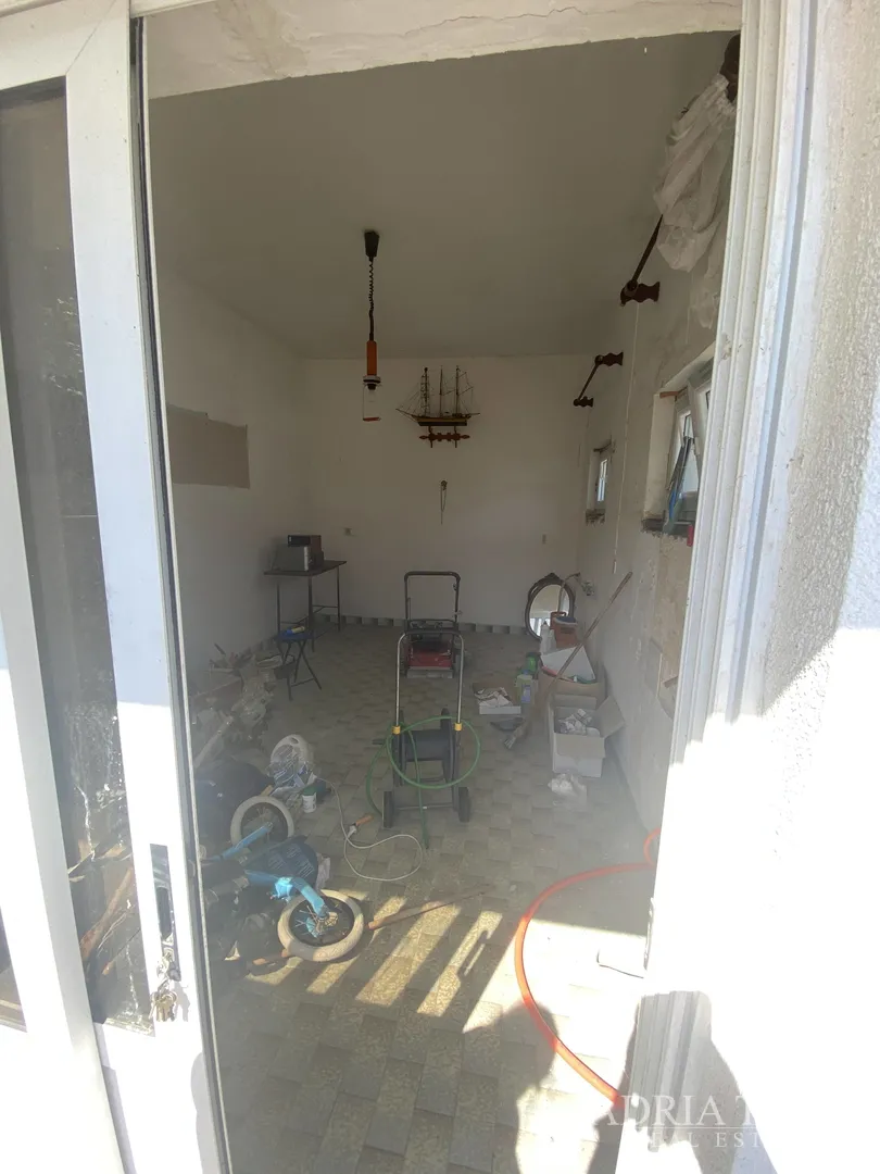 obiteljska kuća s velikim i uređenim dvorištem i bazenom, 400 m od mora, zadar - borik - slika 11
