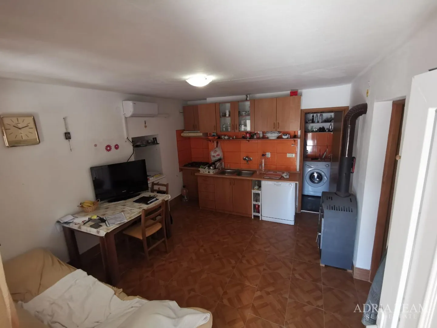 kuća s 2 stambene jedinice, 230 m od mora, vir - slika 4