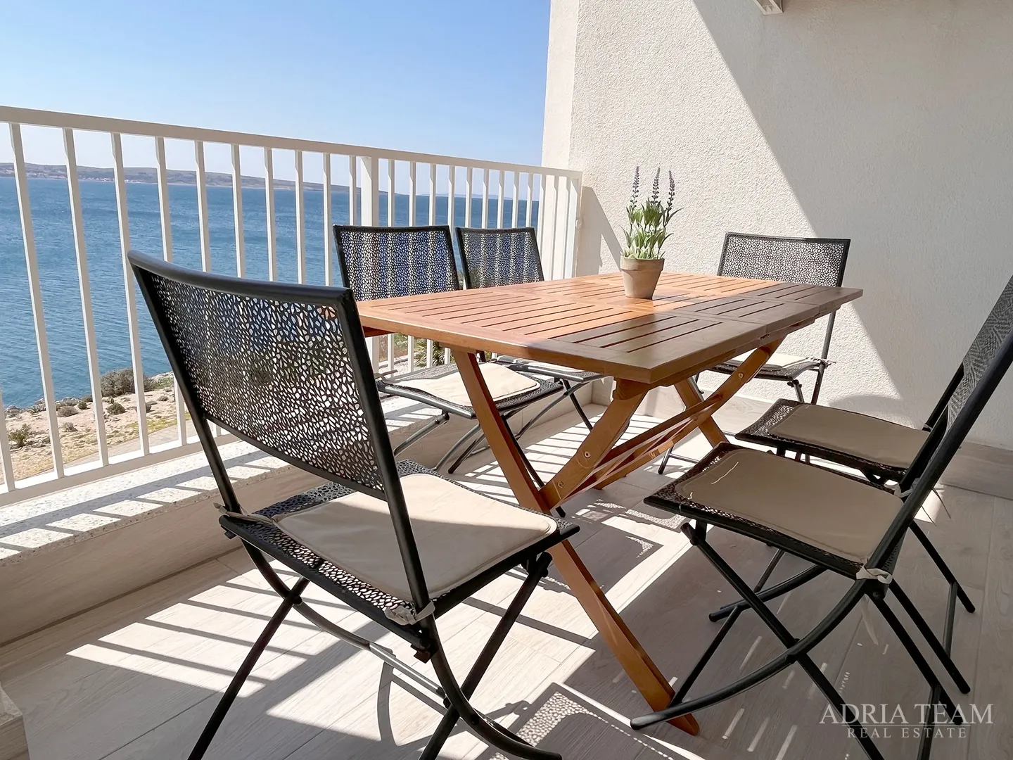 dvoetažni apartman u prvom redu do mora, plaža odmah ispred zgrade - povljana, pag - slika 22