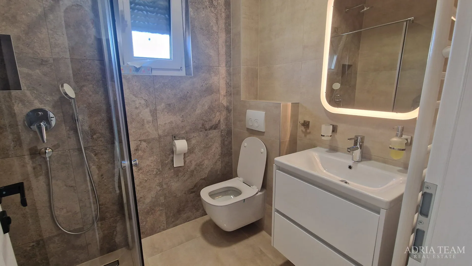 dvosobni apartman u blizini kampa falkensteiner - zadar, borik - slika 8