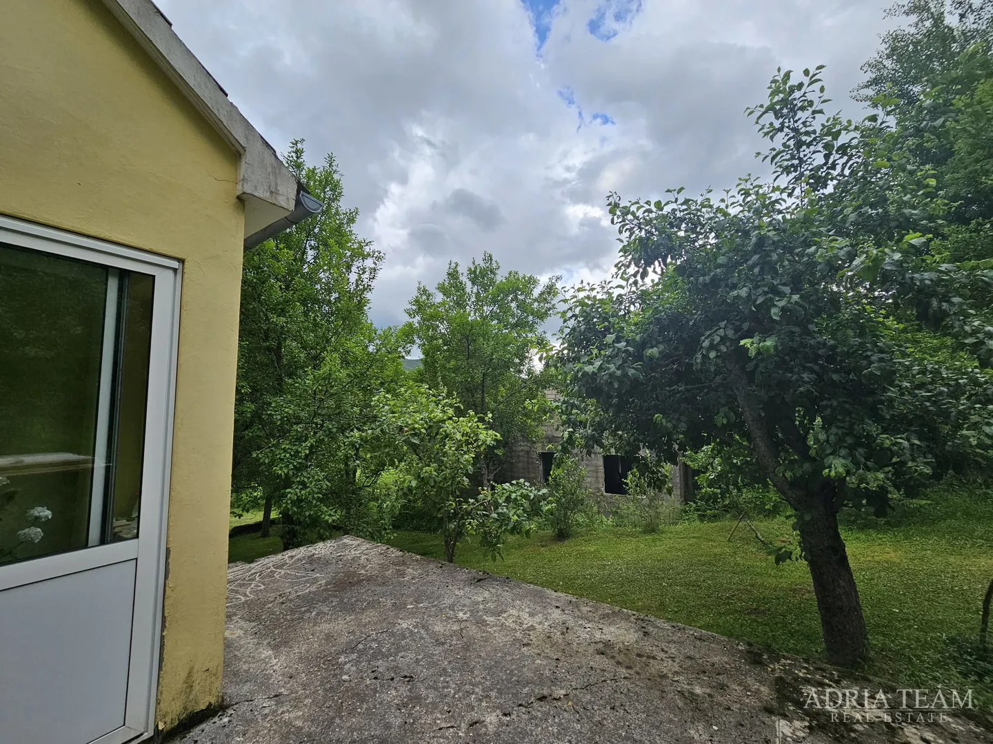 kuća u predivnom okruženju - ričice - slika 19