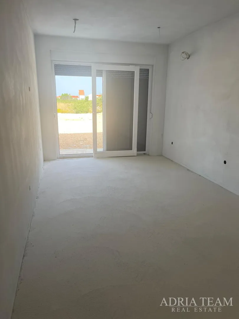 vila s bazenom u novogradnji - zaton - slika 43